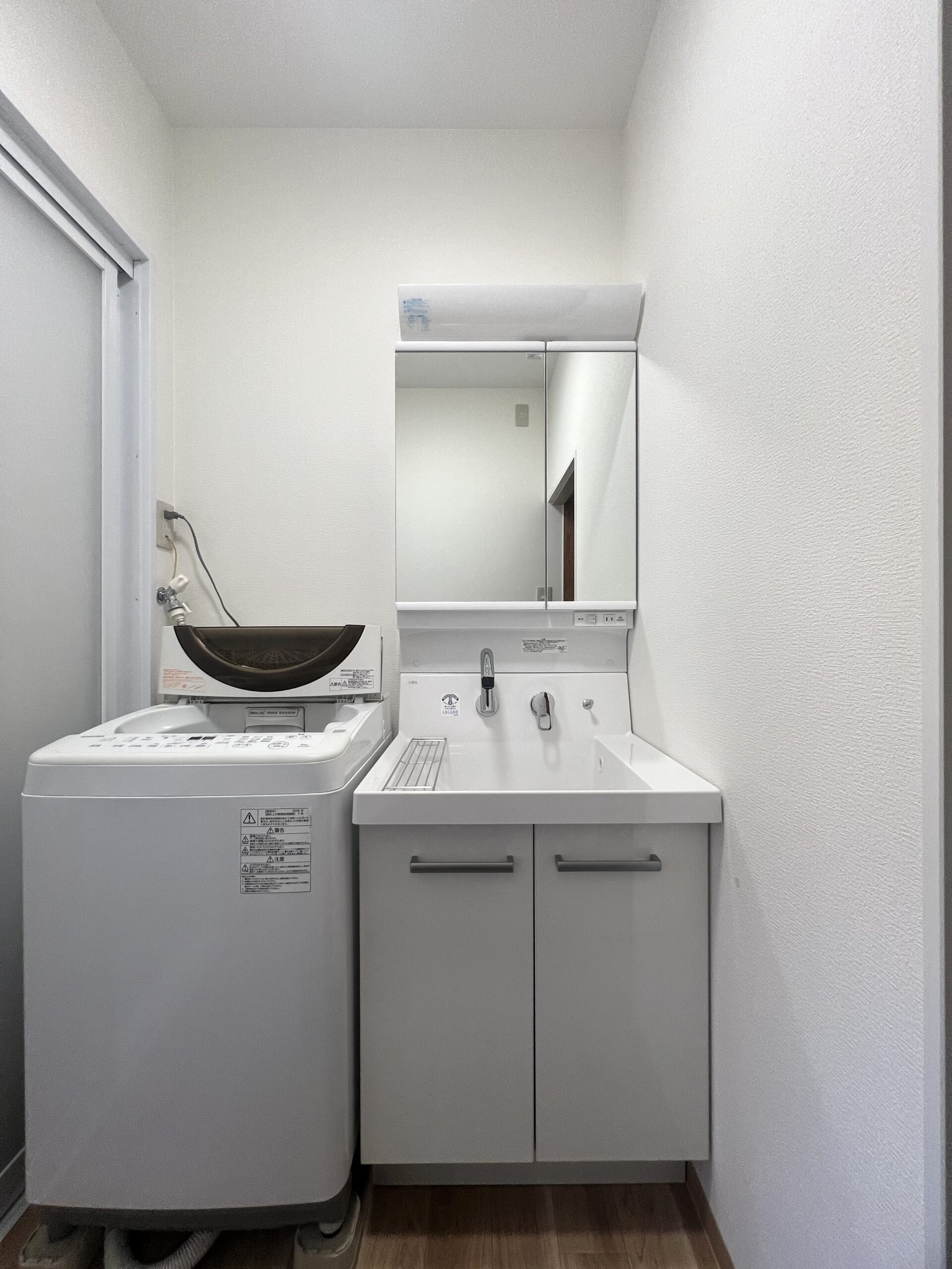 洗面化粧台　LIXIL